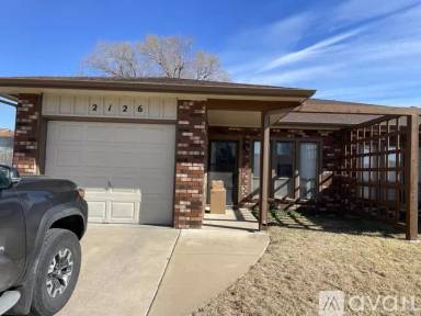 Main picture of 2134 S White Oak Cir
