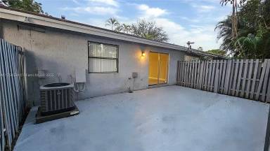 Main picture of 8048 NW 41st Ct