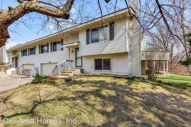 Main picture of 4105 Hemlock Ln N