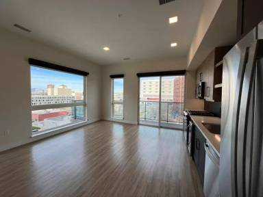 Main picture of 1800 N Marion St