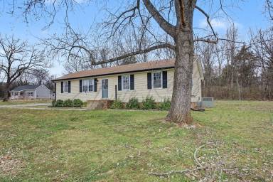Main picture of 902 Rome Pike