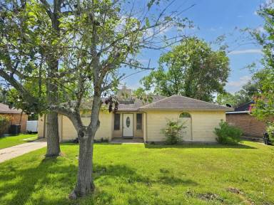 Main picture of 401 Stratmore Dr