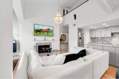 Main picture of 2840 Peachtree Rd NW