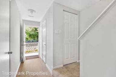 Main picture of 447 Nicoll Ave