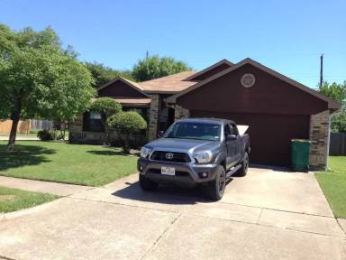 Main picture of 825 Simon Dr