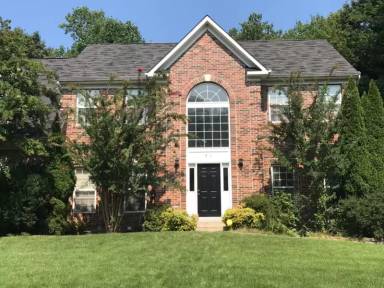 Main picture of 49 Crestwood Ln