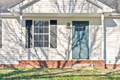 Main picture of 152 Monarch Ln