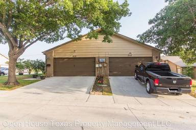 Main picture of 2212 Heritage Cir