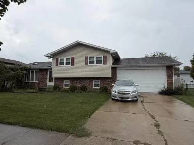 Main picture of 1325 W 75th Pl