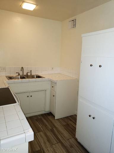 Main picture of 10130 S Inglewood Ave