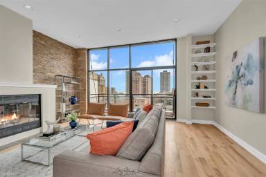 Main picture of 6135 N Broadway St