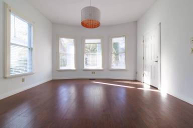Main picture of 119 E 5th St