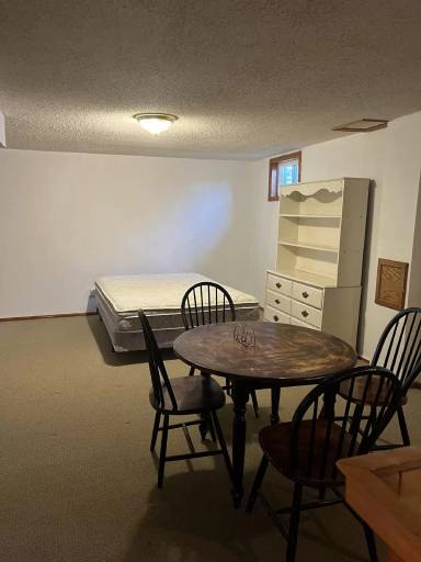 Main picture of 933 S Rifle St