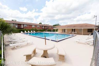 Main picture of 1601 W Oak Ridge Rd