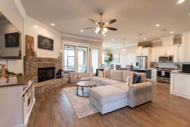 Main picture of 2072 Highpoint Pl