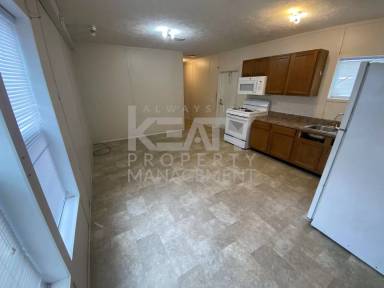 Main picture of 926 S Railroad Ave