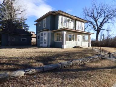 Main picture of 115 7th Ave N