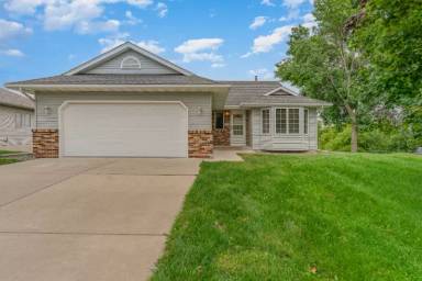 Main picture of 305 Crestview Dr