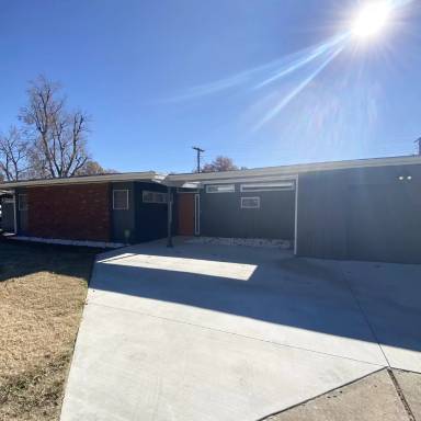 Main picture of 4978 E 26th St