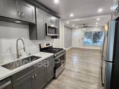Main picture of 1654 Cable St
