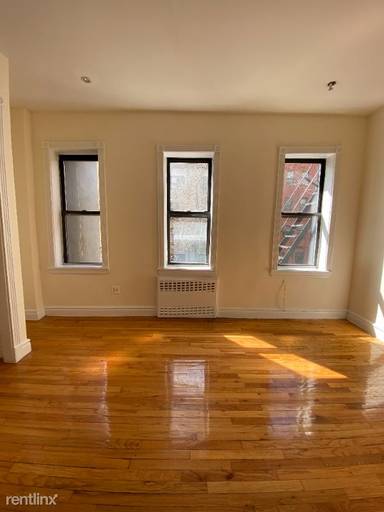 Main picture of 228 E 84th St