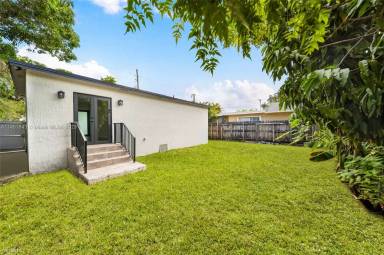 Main picture of 3018 SW 24th Ter