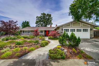 Main picture of 864 Helena Dr