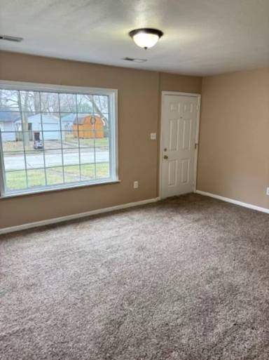 Main picture of 705 Roselyn Dr