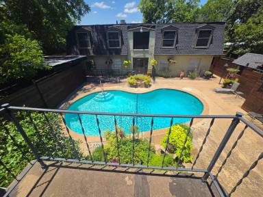 Main picture of 1717 N Locust St - Chateau D'Or - 03