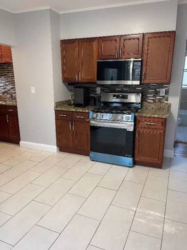 Main picture of 1493 River St