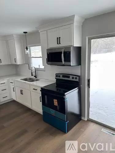 Main picture of 892 King St