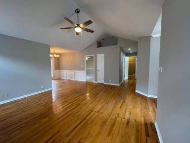 Main picture of 924 Amersham Ln