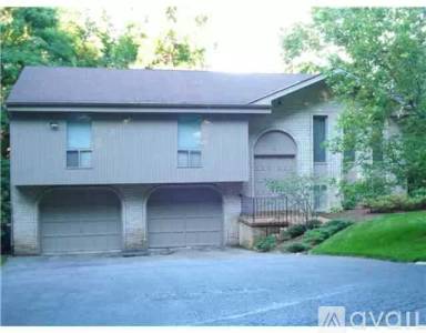 Main picture of 1 Oakhurst Ln