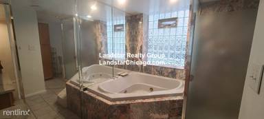 Main picture of 520-28 W Surf St