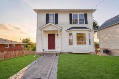 Main picture of 395 Stonewall St