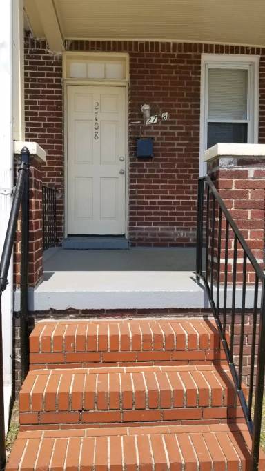 Main picture of 2710 W Franklin St