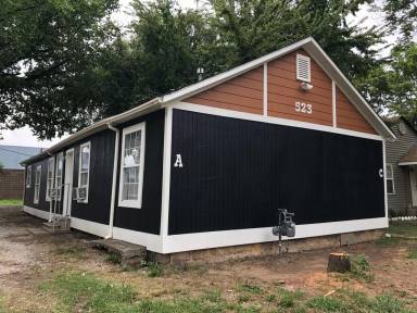 Main picture of 523 N Quaker Ave