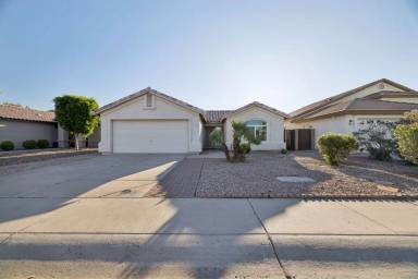 Main picture of 1057 S Jamaica Way