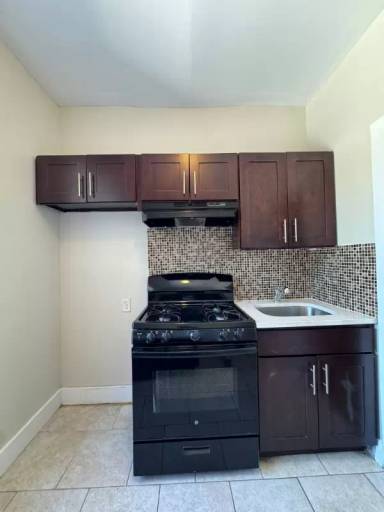 Main picture of 901 Bergen St