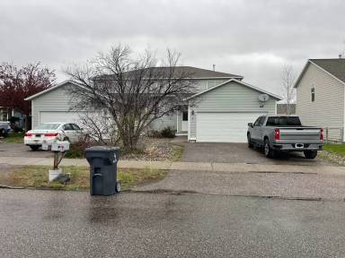 Main picture of 913 Cardinal Dr