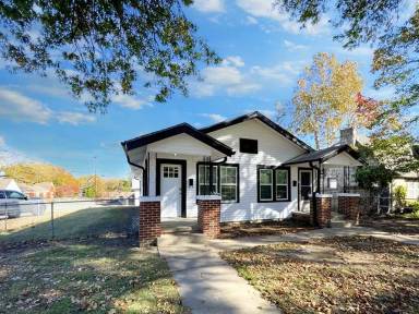 Main picture of 201 S Jamestown Ave