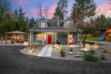 Main picture of 270 SE Noble Glen Dr