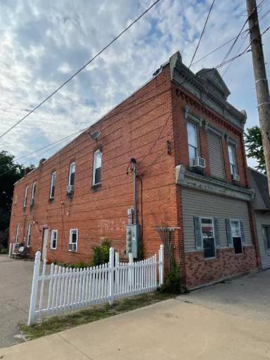 Main picture of 140 S Saginaw St