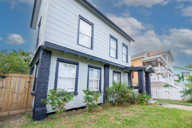 Main picture of 1119 Broadway St