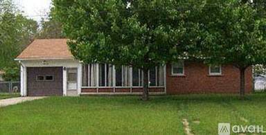Main picture of 410 W Hamburg St