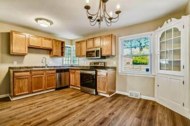 Main picture of 1802 Bide a Wee Park Ave