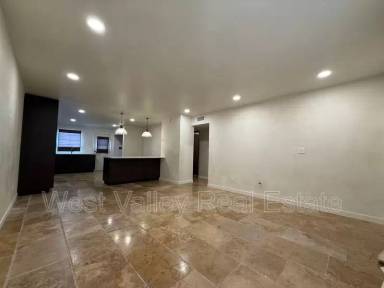 Main picture of 553 Front St