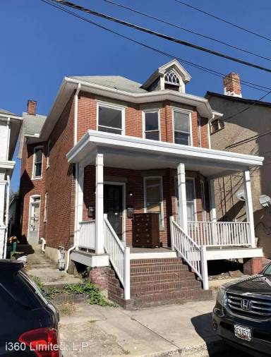 Main picture of 241 Lincoln Way W
