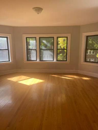 Main picture of 7739 S Essex Ave