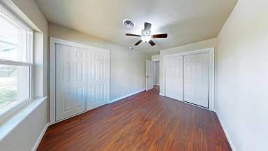 Main picture of 1230 S Pecan St